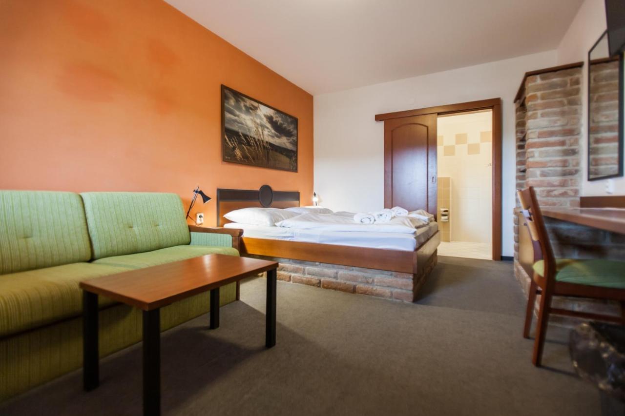 Hotel Vinar - Bed & Breakfast Kurdějov Екстериор снимка