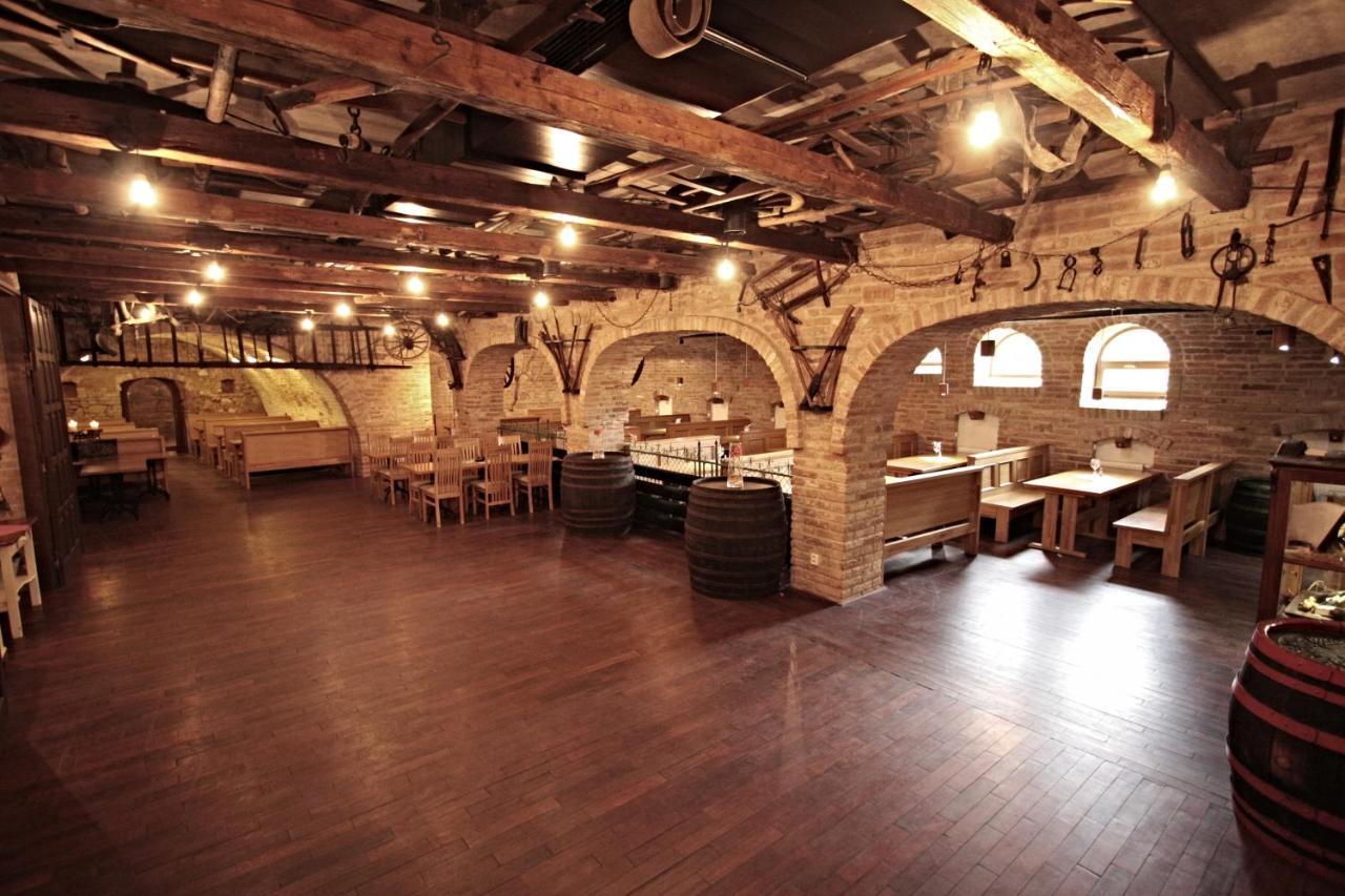 Hotel Vinar - Bed & Breakfast Kurdějov Екстериор снимка
