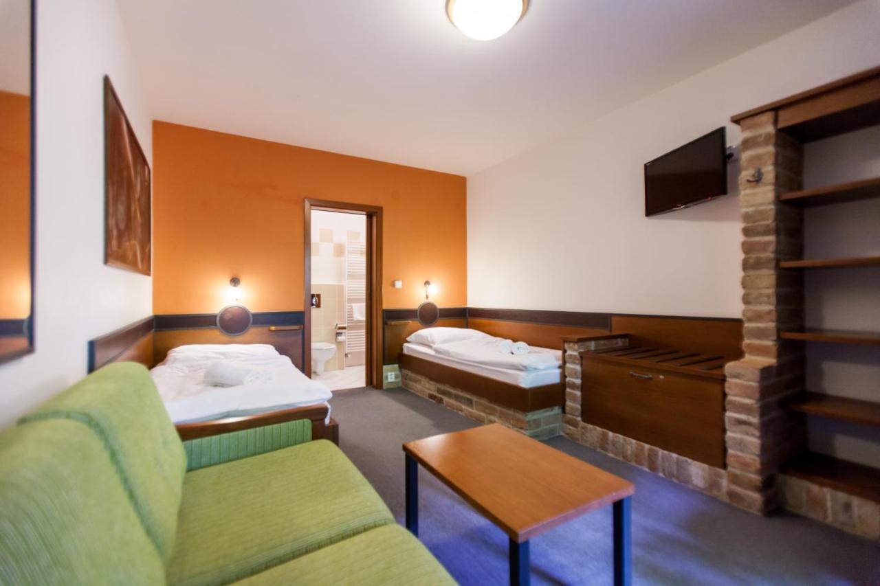 Hotel Vinar - Bed & Breakfast Kurdějov Екстериор снимка
